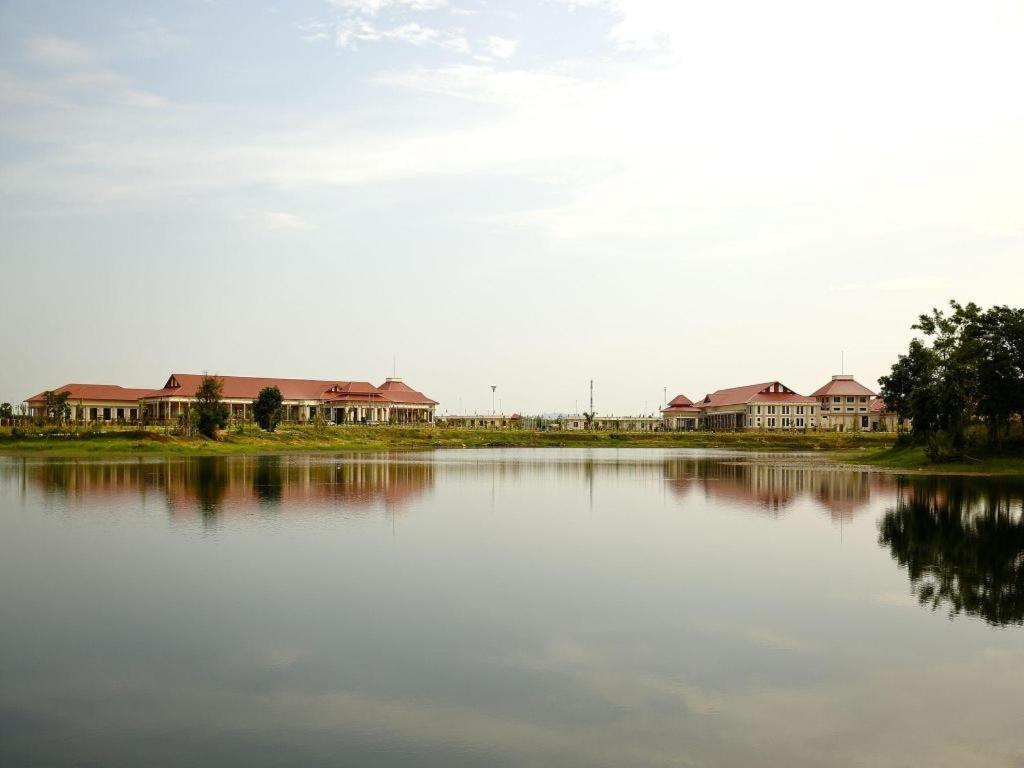 Horizon Lake View Resort Naypyidaw Ngoại thất bức ảnh