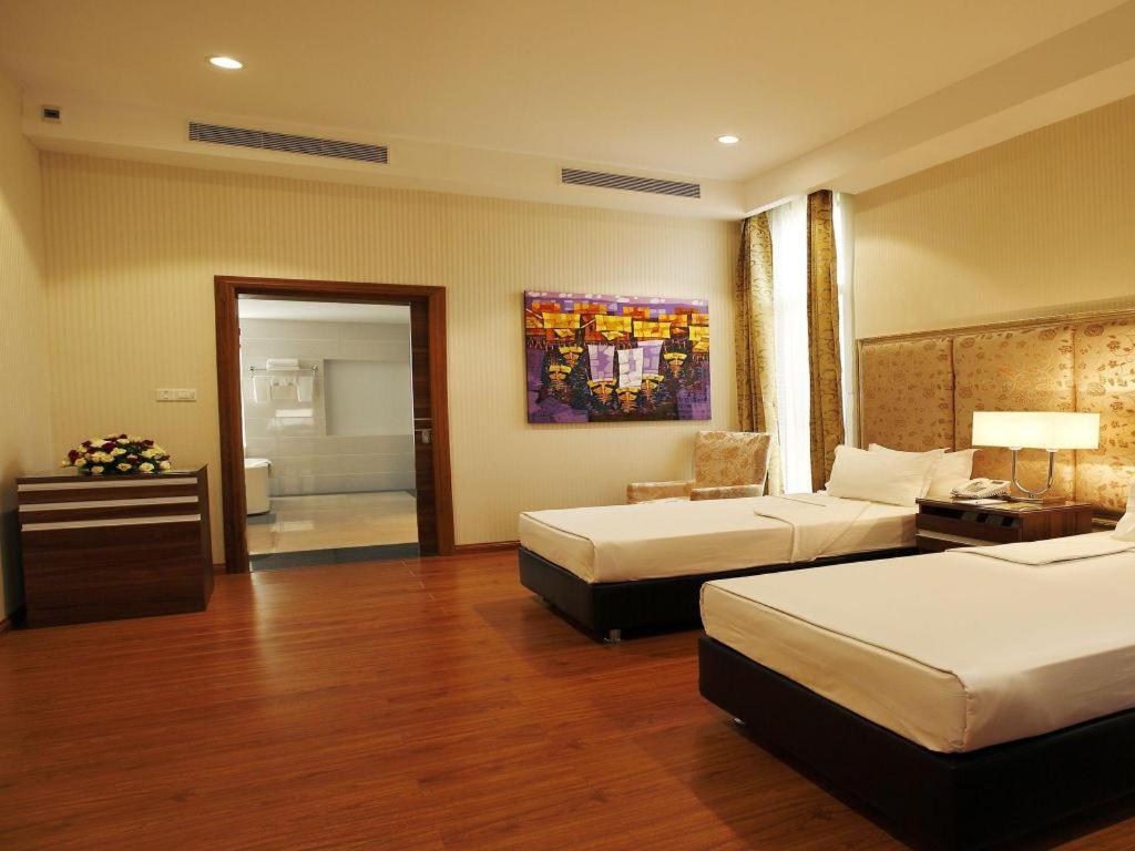 Horizon Lake View Resort Naypyidaw Ngoại thất bức ảnh